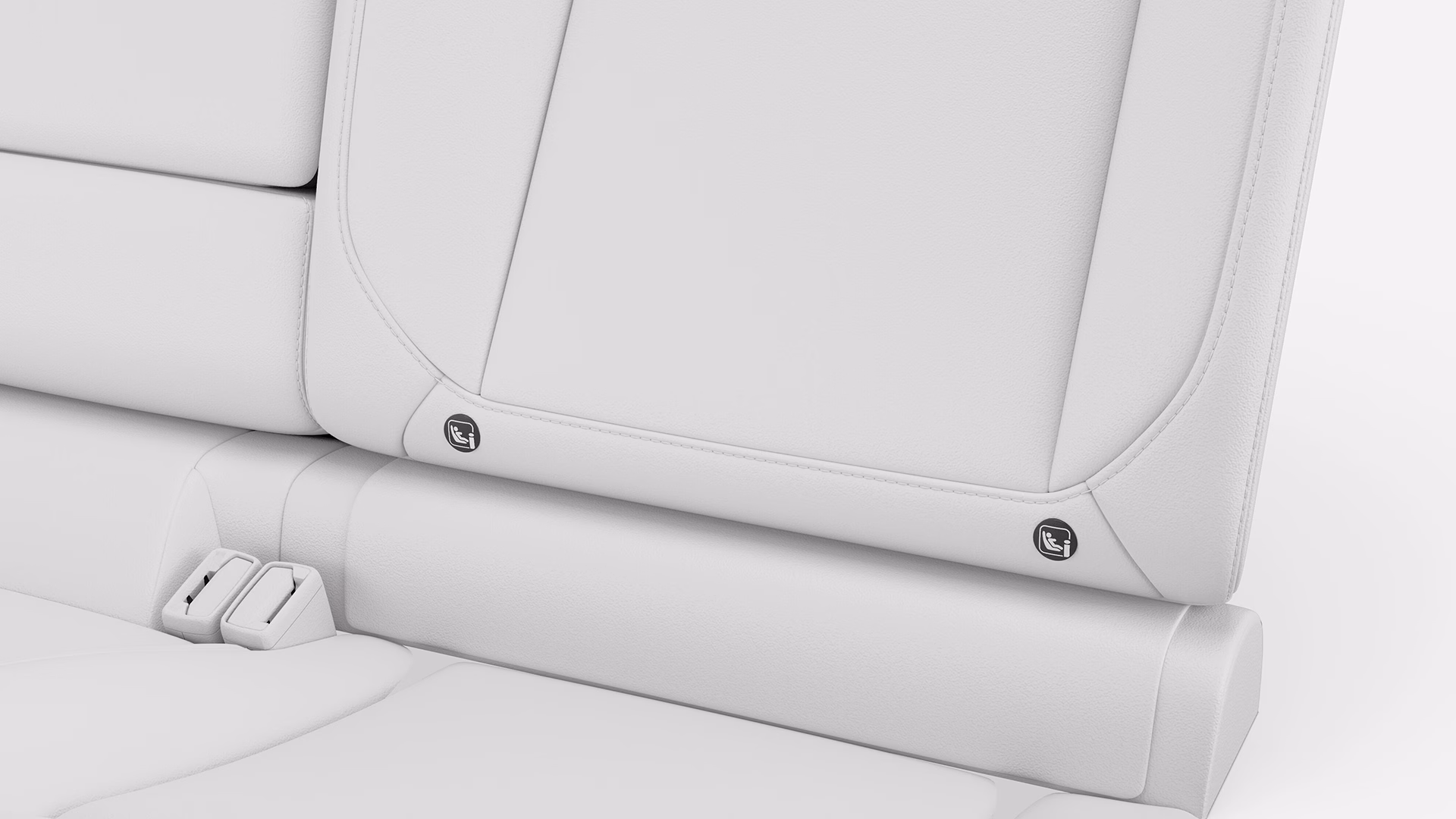 Крупный план задних сидений Volvo, на котором видны крепления ISOFIX для надежной установки детского кресла.
