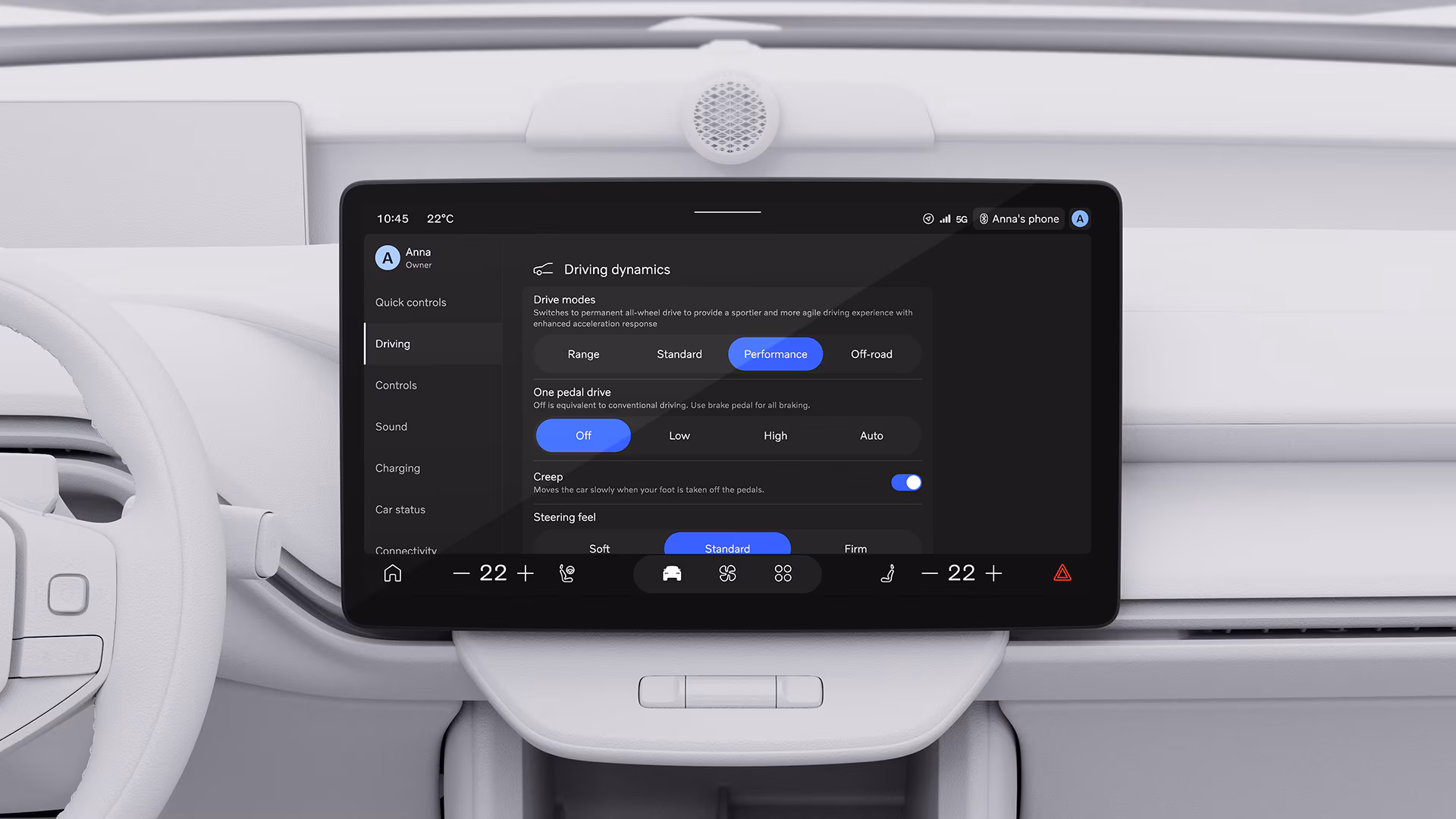 Центральный сенсорный экран автомобиля Volvo отображает настройки динамики движения, включая режимы движения, управление одной педалью и параметры рулевого управления.