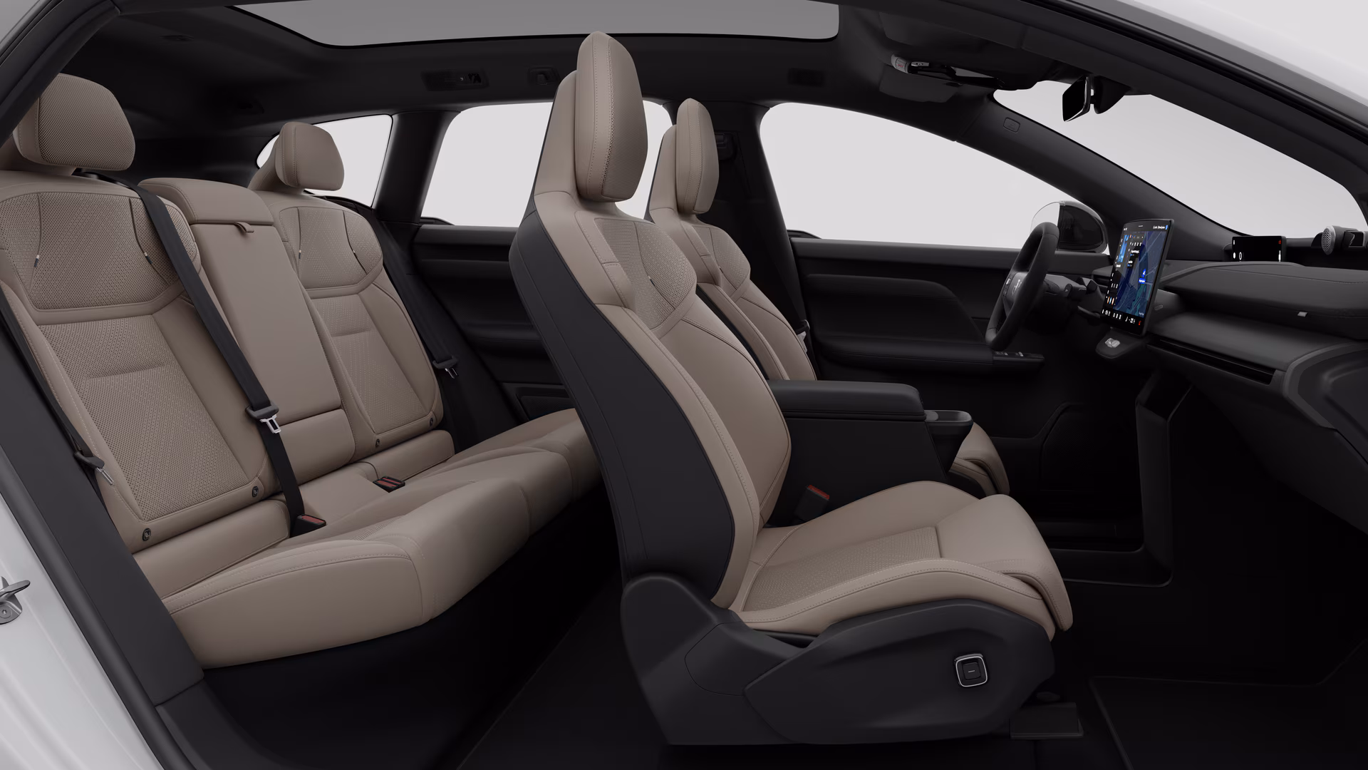Салон автомобиля Volvo: передние сиденья, задние пассажирские сиденья, руль, приборная панель и центральная консоль на фоне студии.