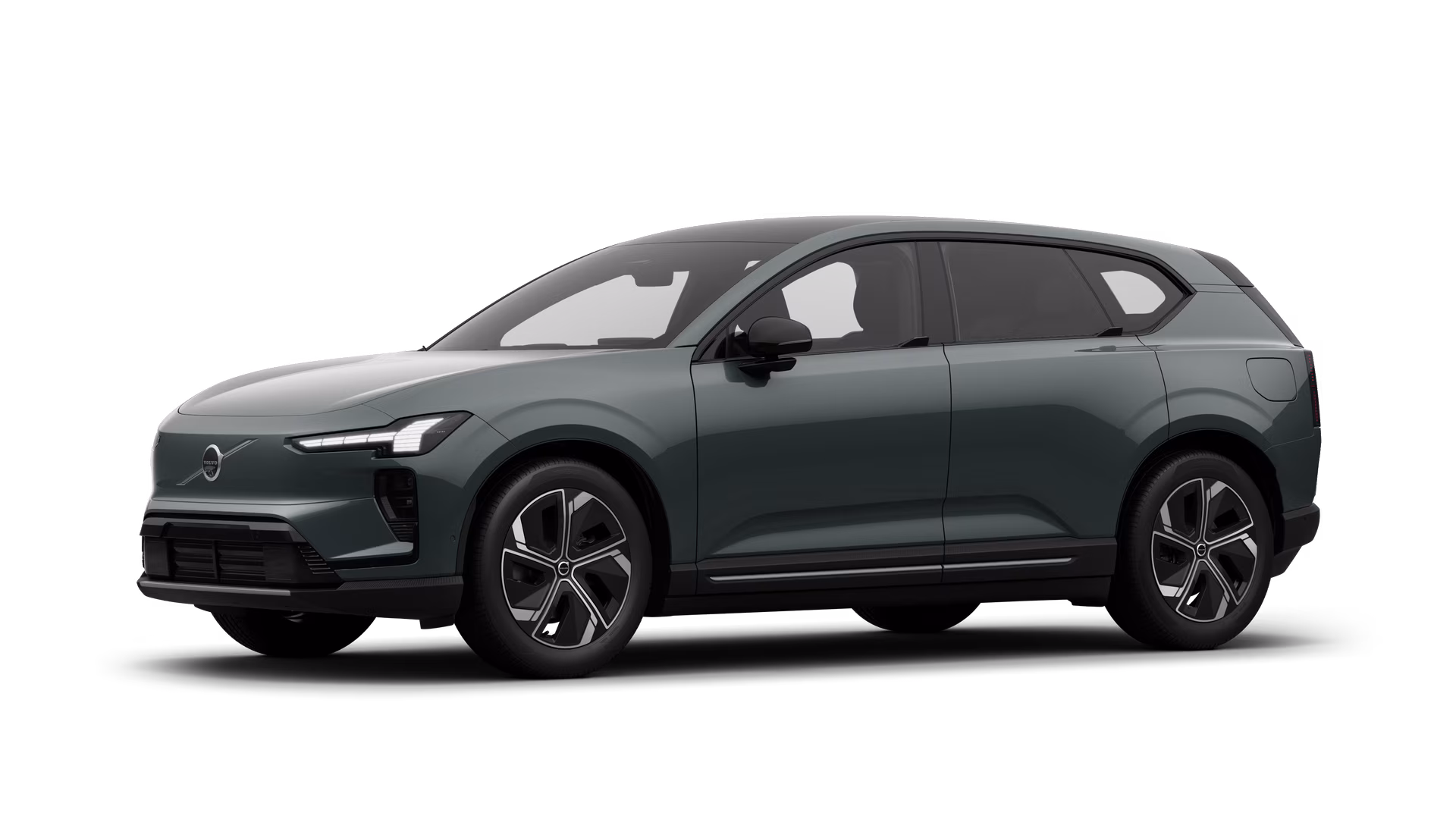 Экстерьер автомобиля Volvo в три четверти, однотонный студийный фон.