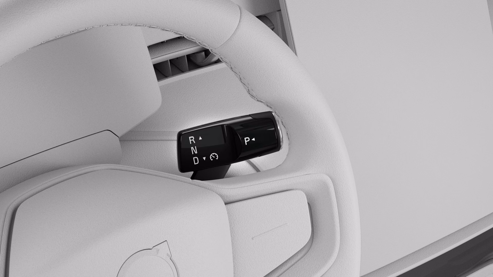 Крупный план рулевого колеса Volvo с рычагом селектора передач с вариантами парковки, заднего хода, нейтрали и движения.