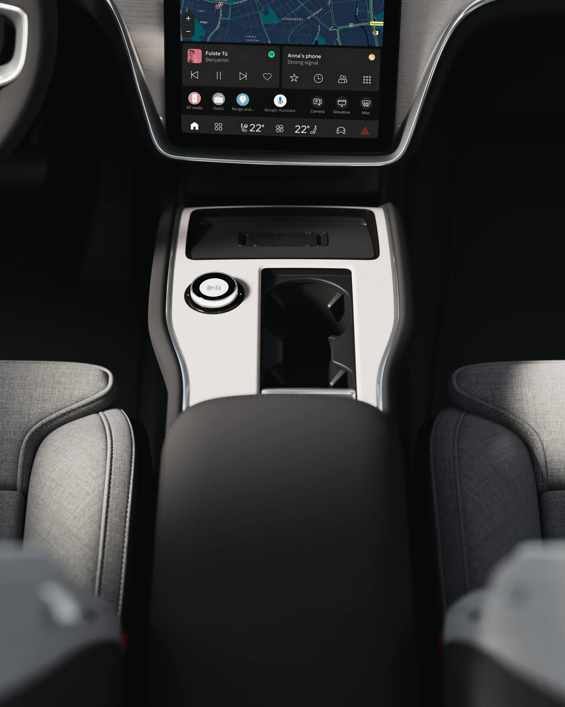 Вид сверху на центральную консоль и место для хранения в Volvo EX90