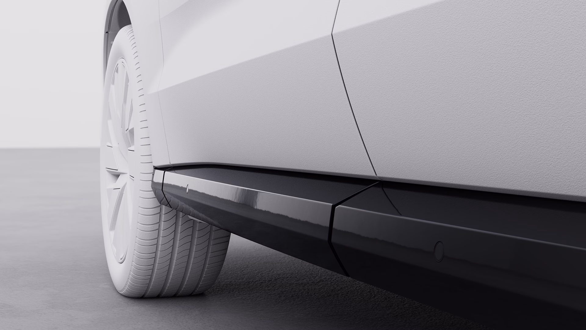 Крупный план нижней части кузова и заднего колеса автомобиля Volvo, подчеркивающий элегантный дизайн боковой юбки.