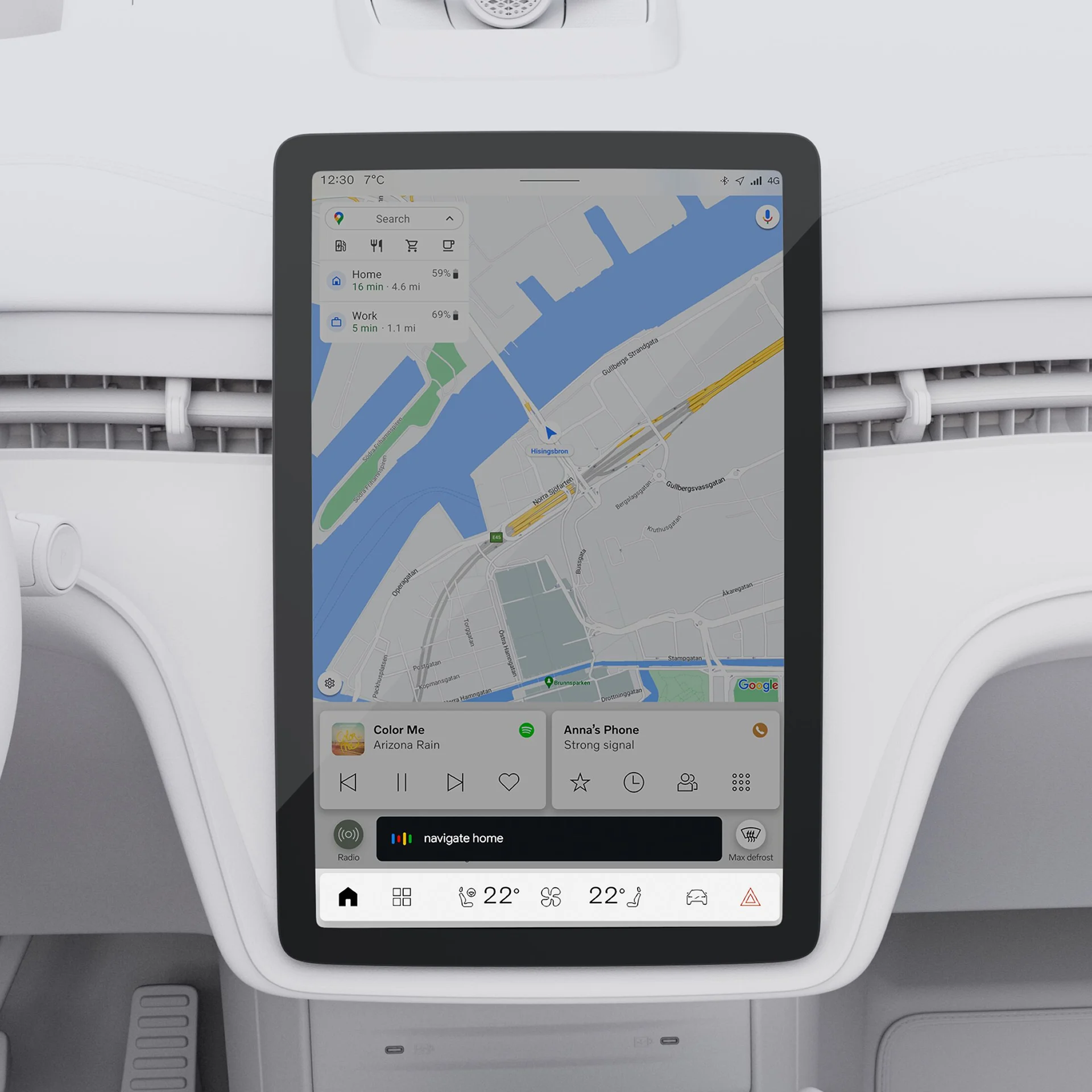 Крупный план центрального дисплея Volvo EX90 с изображением Google Maps.