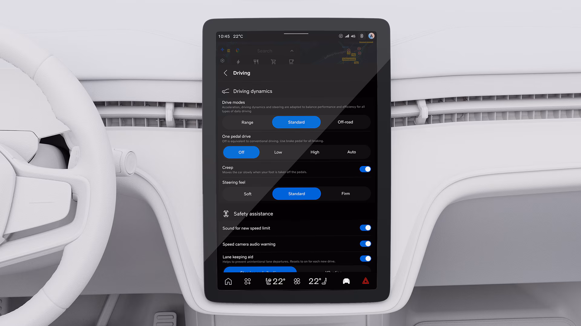 Крупный план центрального сенсорного дисплея Volvo, на котором отображаются динамика движения и настройки безопасности, включая режимы движения, управление одной педалью, рулевое управление и помощь в удержании полосы движения.