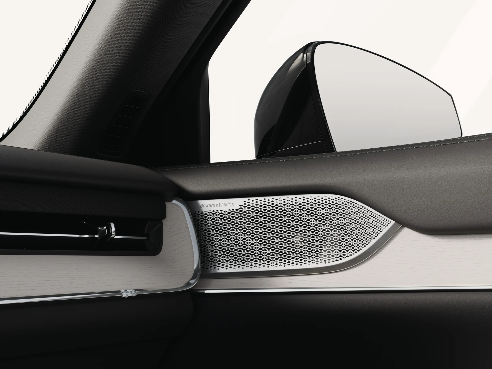 Динамик Bowers & Wilkins в Volvo EX90, встроенный в приборную панель.