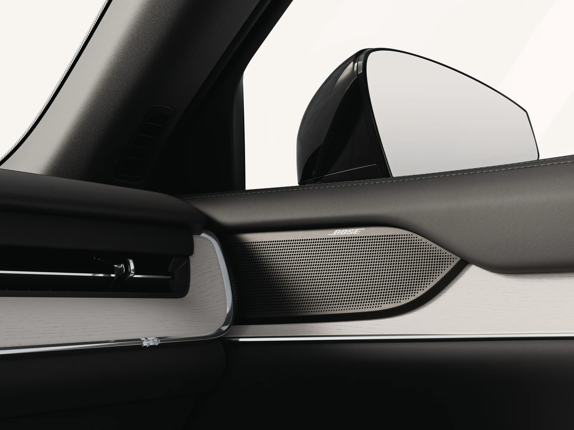 Решетка динамика Bose крупным планом в Volvo EX90.