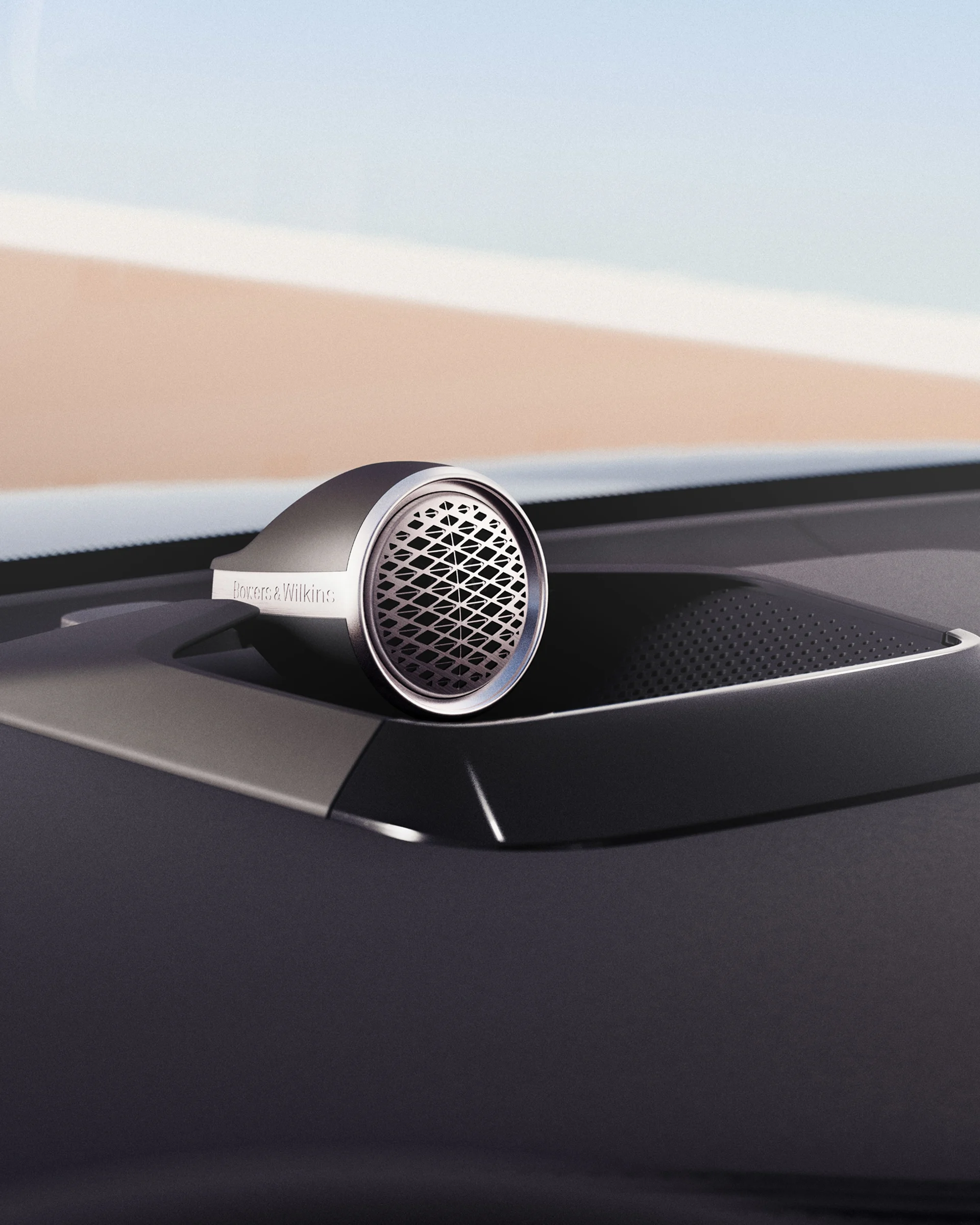 Динамик Bowers & Wilkins с металлической решеткой радиатора Volvo EX90 крупным планом.