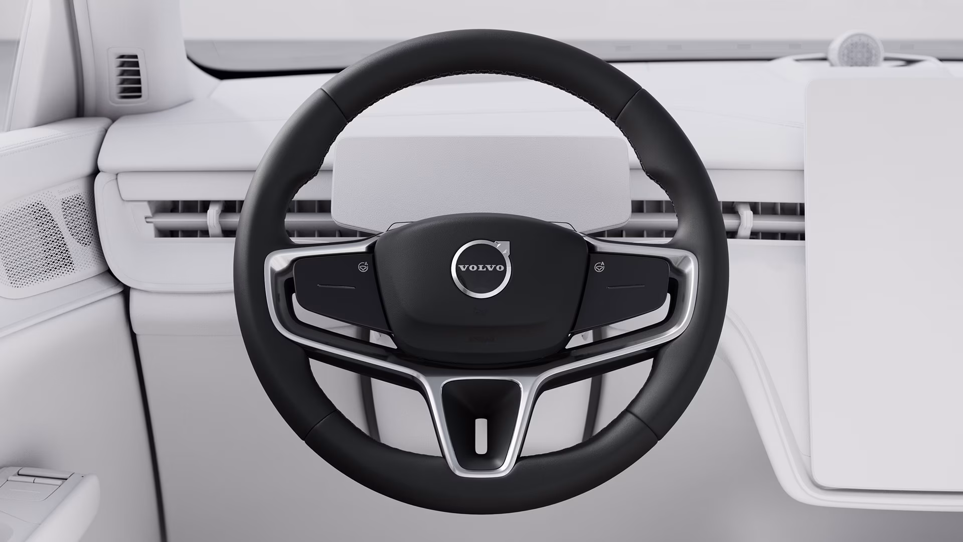 Крупный план рулевого колеса Volvo в современном минималистичном салоне автомобиля.