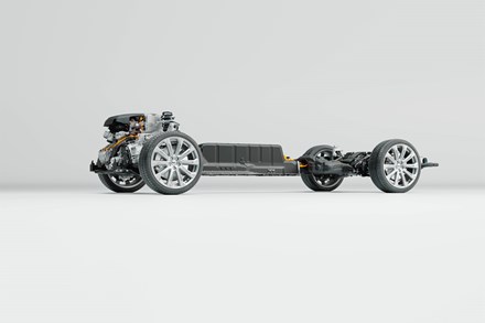 Новая плагин-гибридная силовая установка Recharge от Volvo Cars превосходит средний дневной пробег на одном заряде аккумулятора