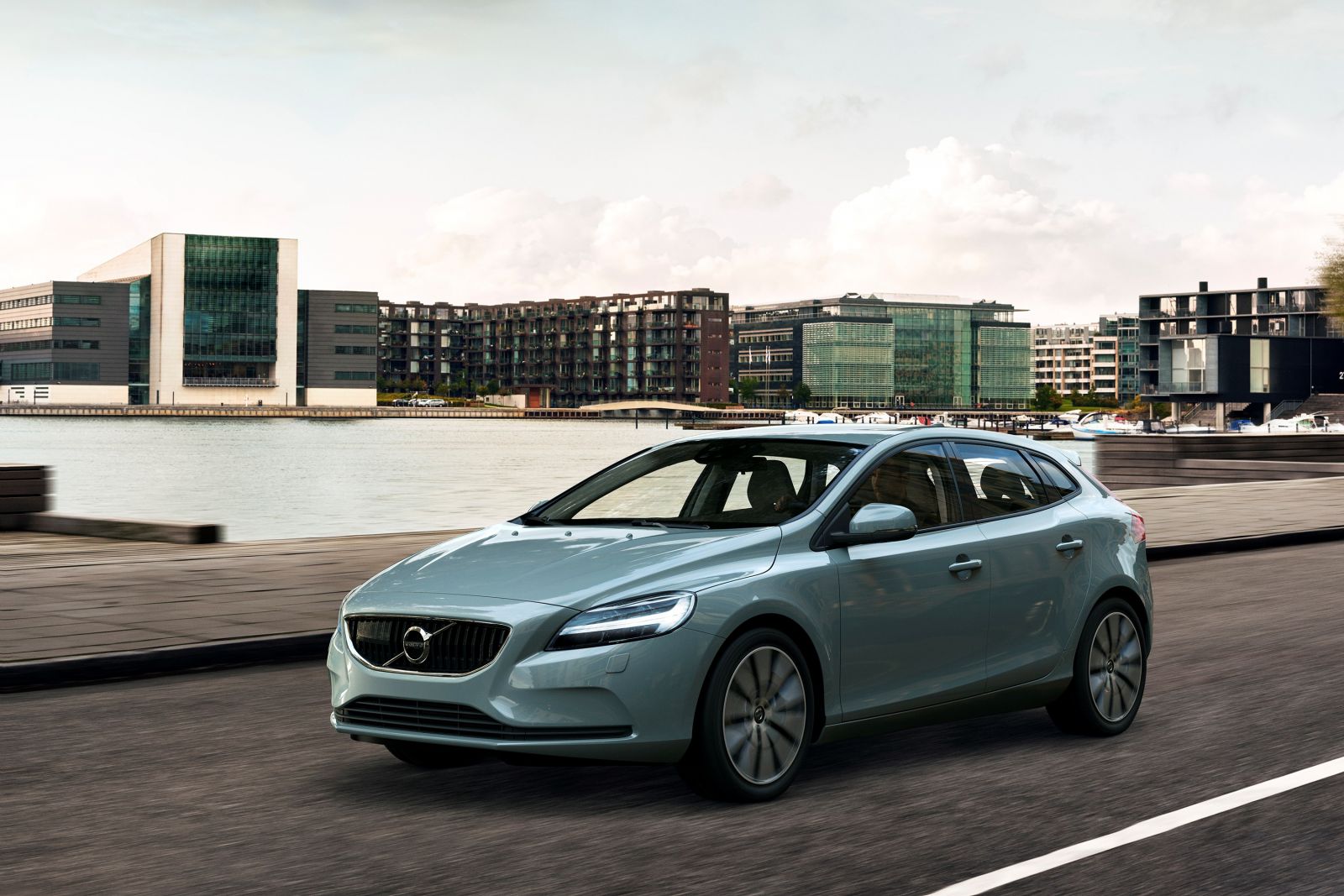 Volvo Cars представляет новый ВОЛЬВО V40