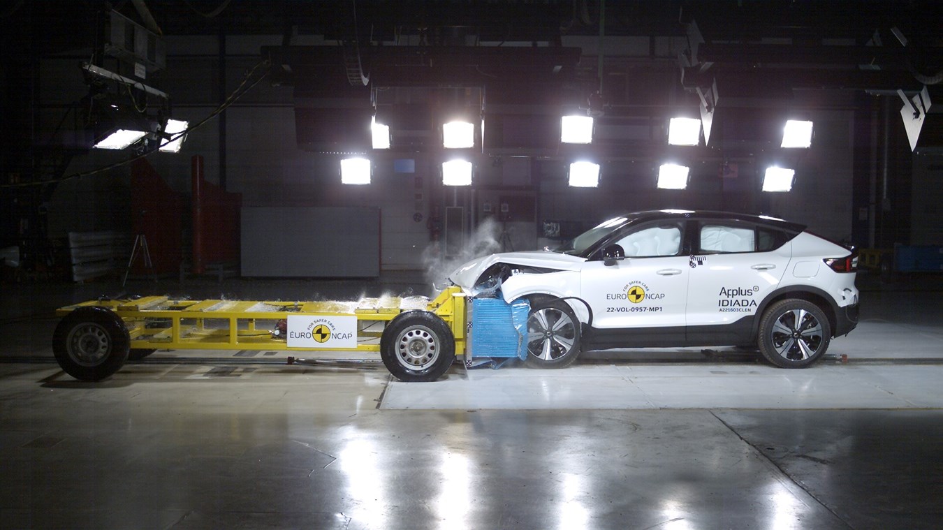 Полностью электрический C40 Recharge продолжает пятизвездочную серию Volvo Cars в испытаниях по безопасности Euro NCAP