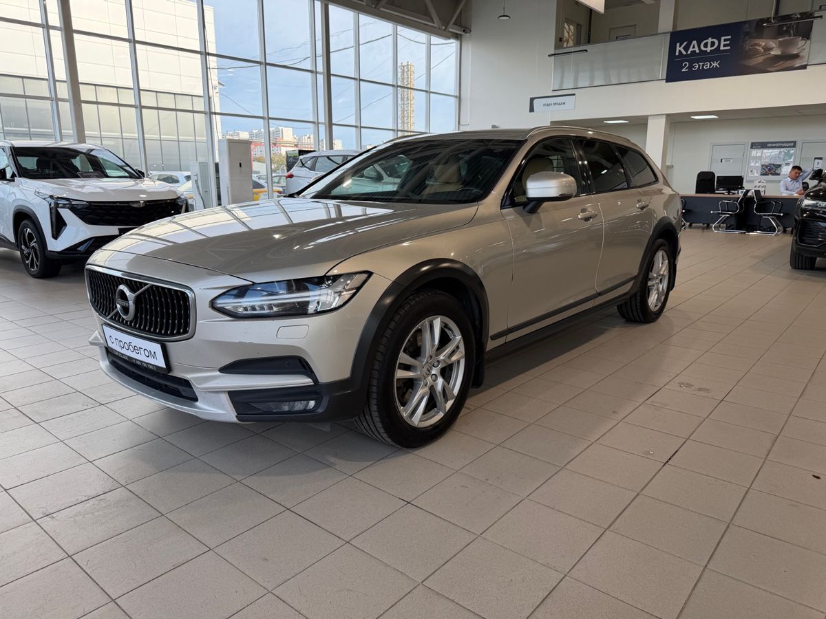Volvo V90 Cross Country — вид спереди