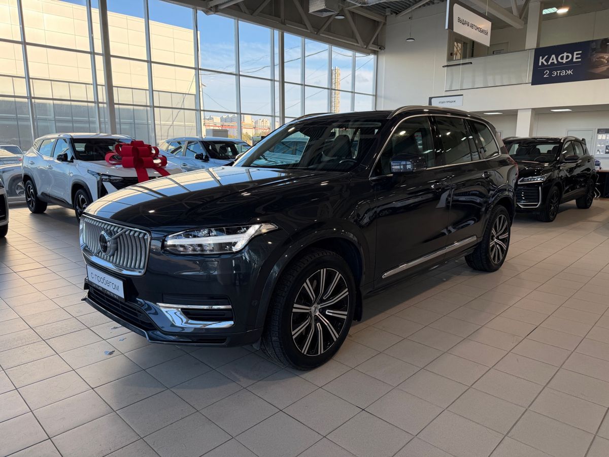 Volvo XC90 — вид спереди