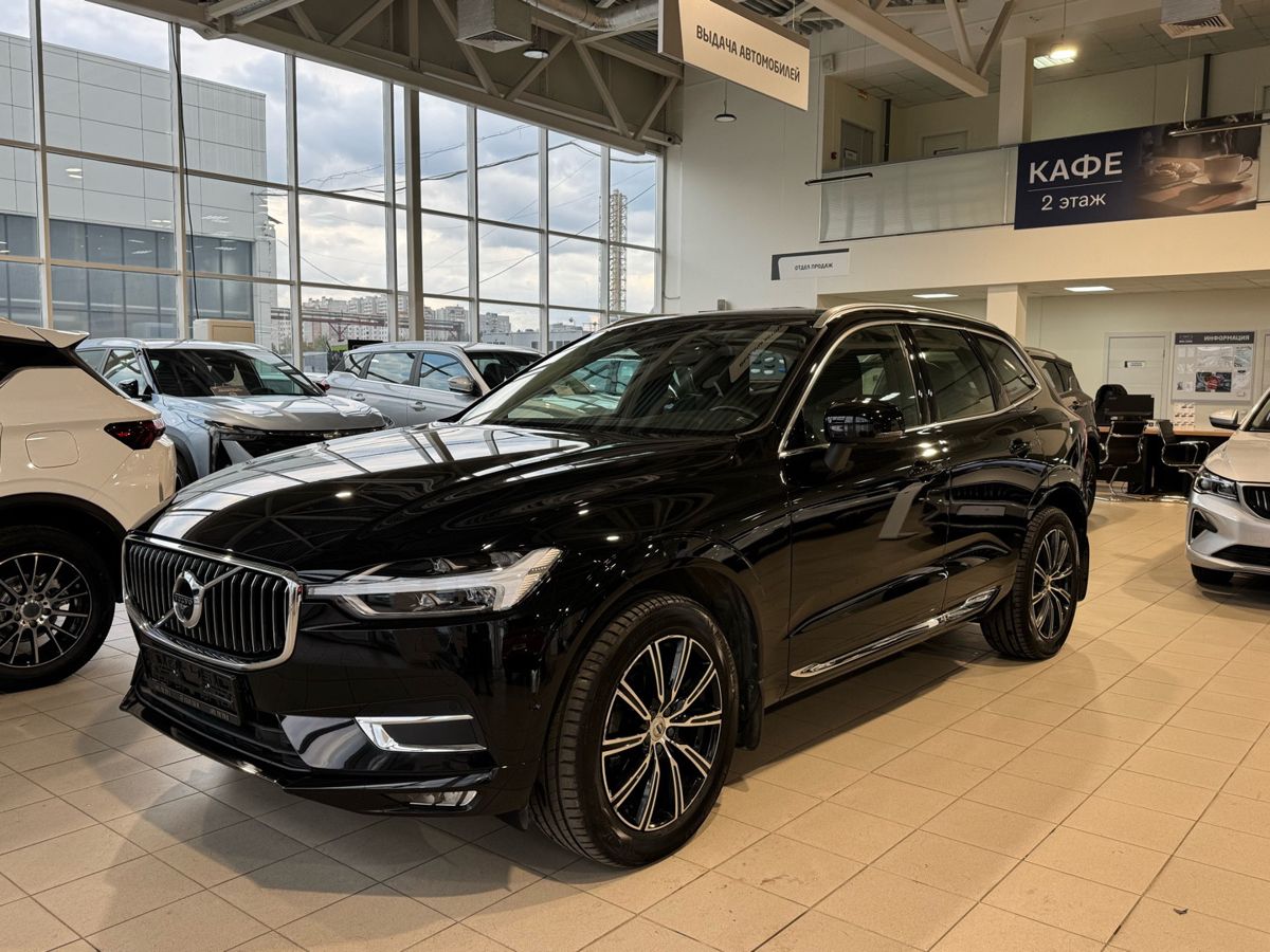 Volvo XC60 — вид спереди