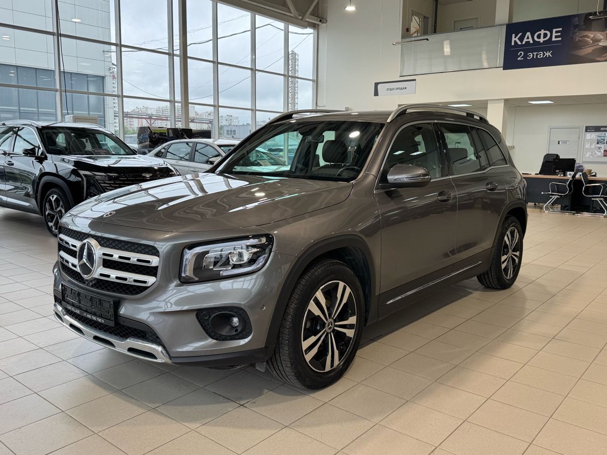 Mercedes-Benz GLB — вид спереди