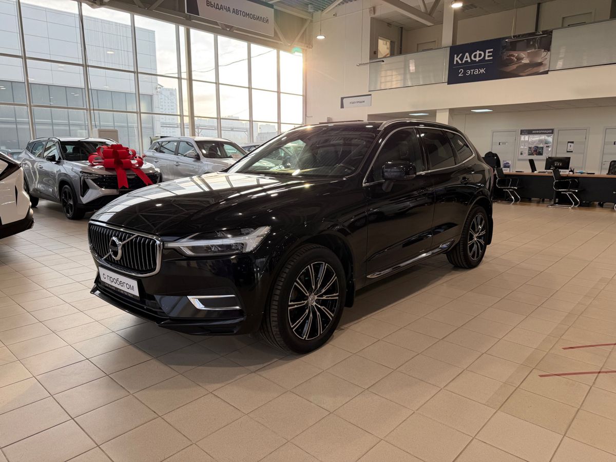 Volvo XC60 — вид спереди