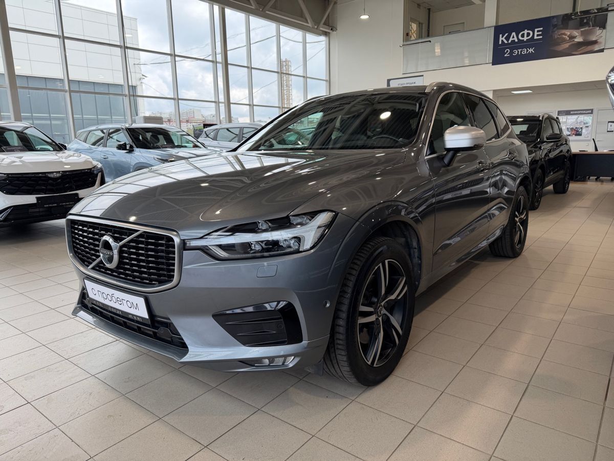 Volvo XC60 — вид спереди