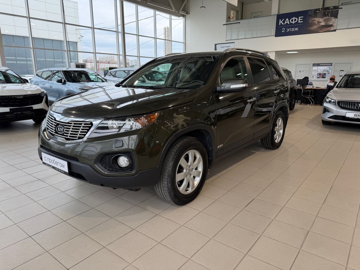 Kia Sorento — вид спереди