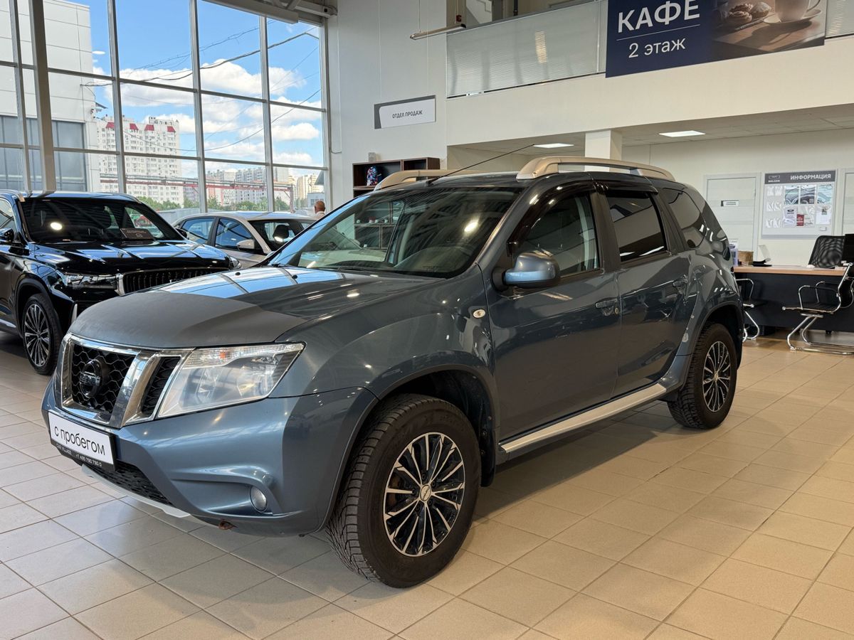 Nissan Terrano — вид спереди