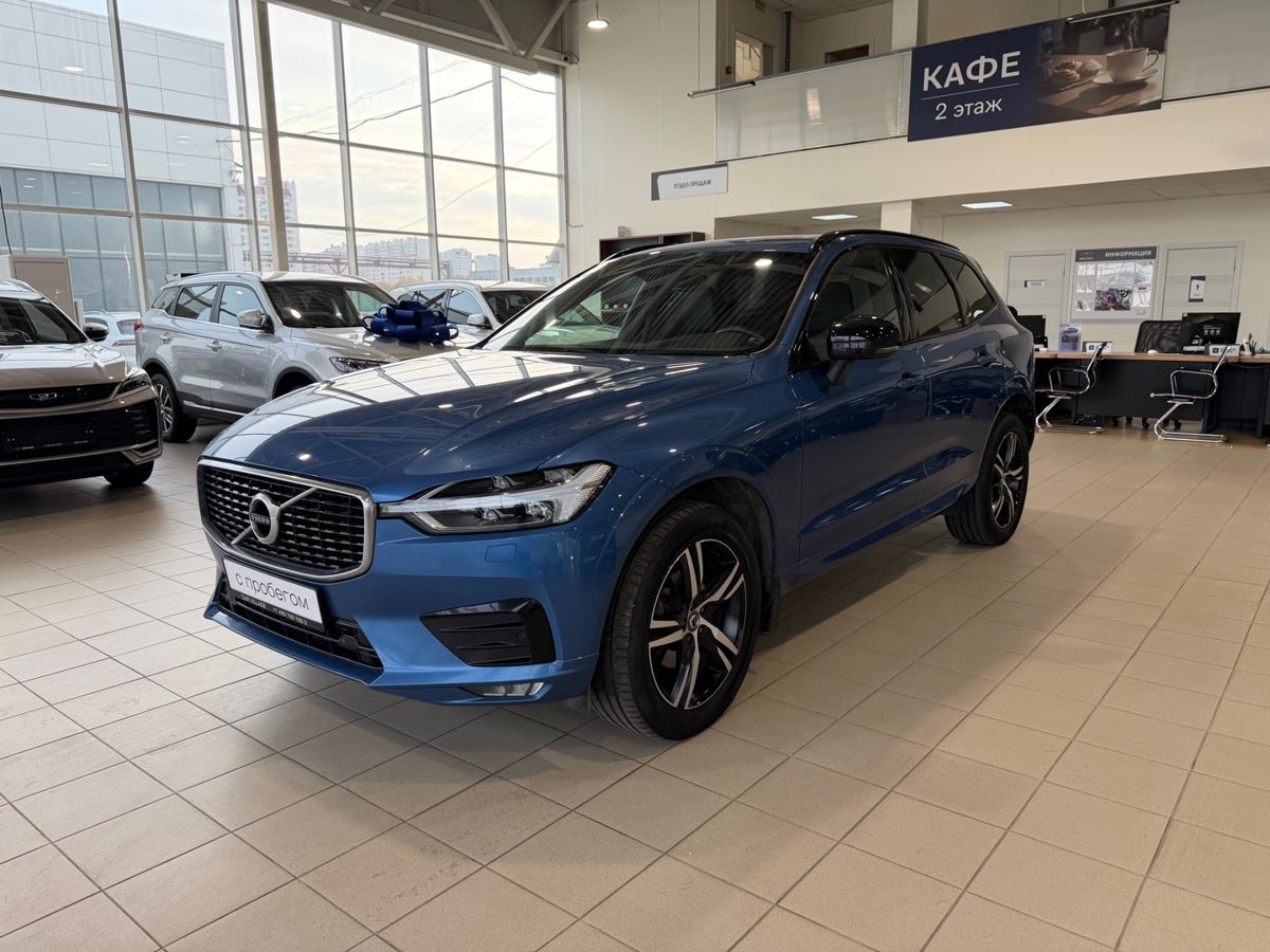 Volvo XC60 — вид спереди