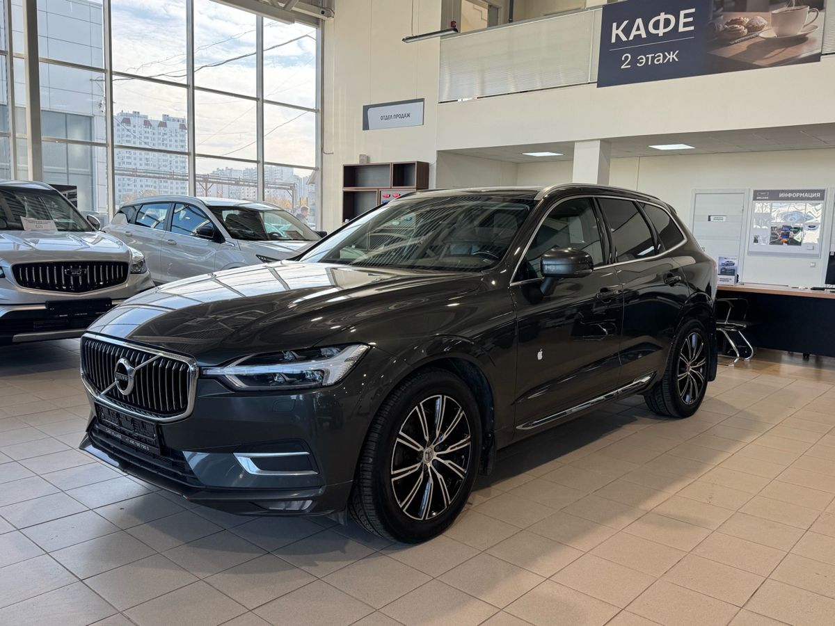 Volvo XC60 — вид спереди