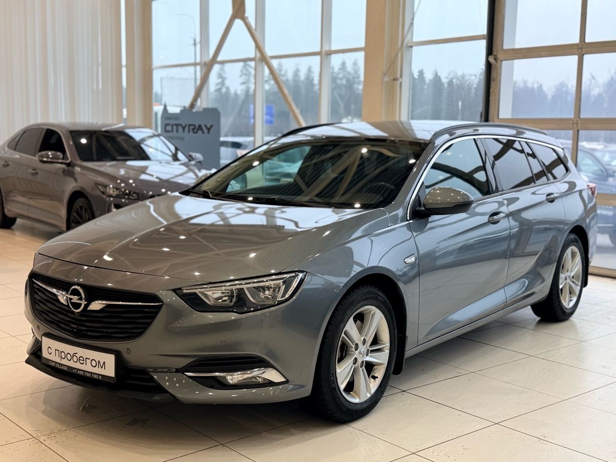 Opel Insignia — вид спереди
