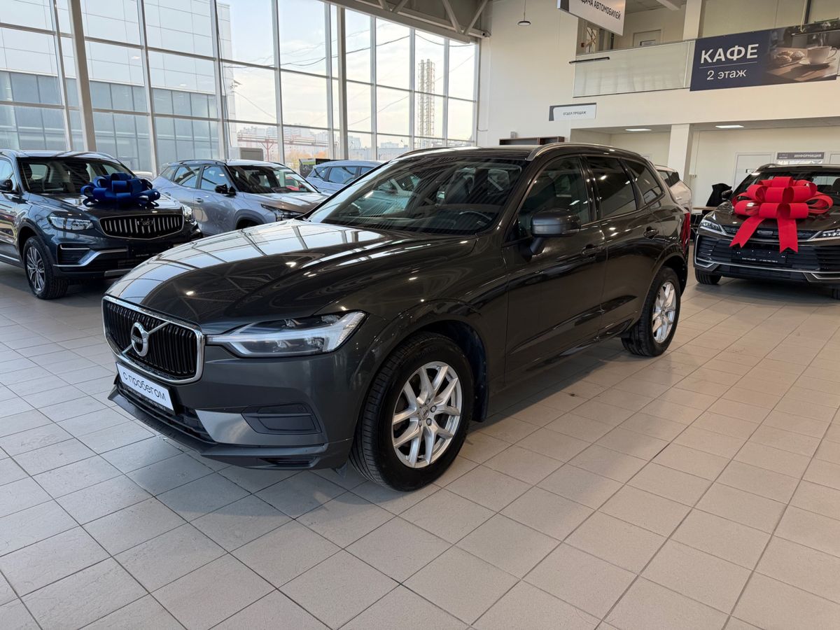 Volvo XC60 — вид спереди