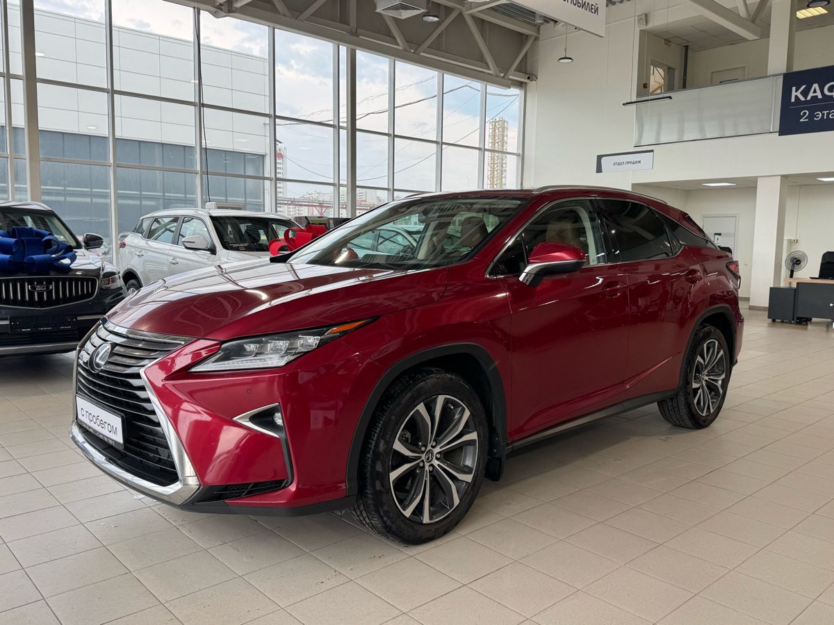 Lexus RX — вид спереди