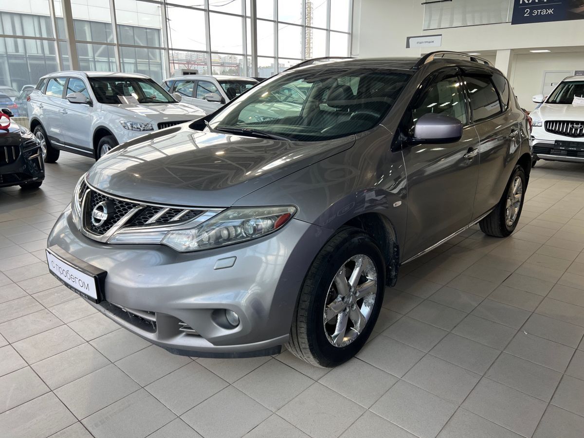 Nissan Murano — вид спереди