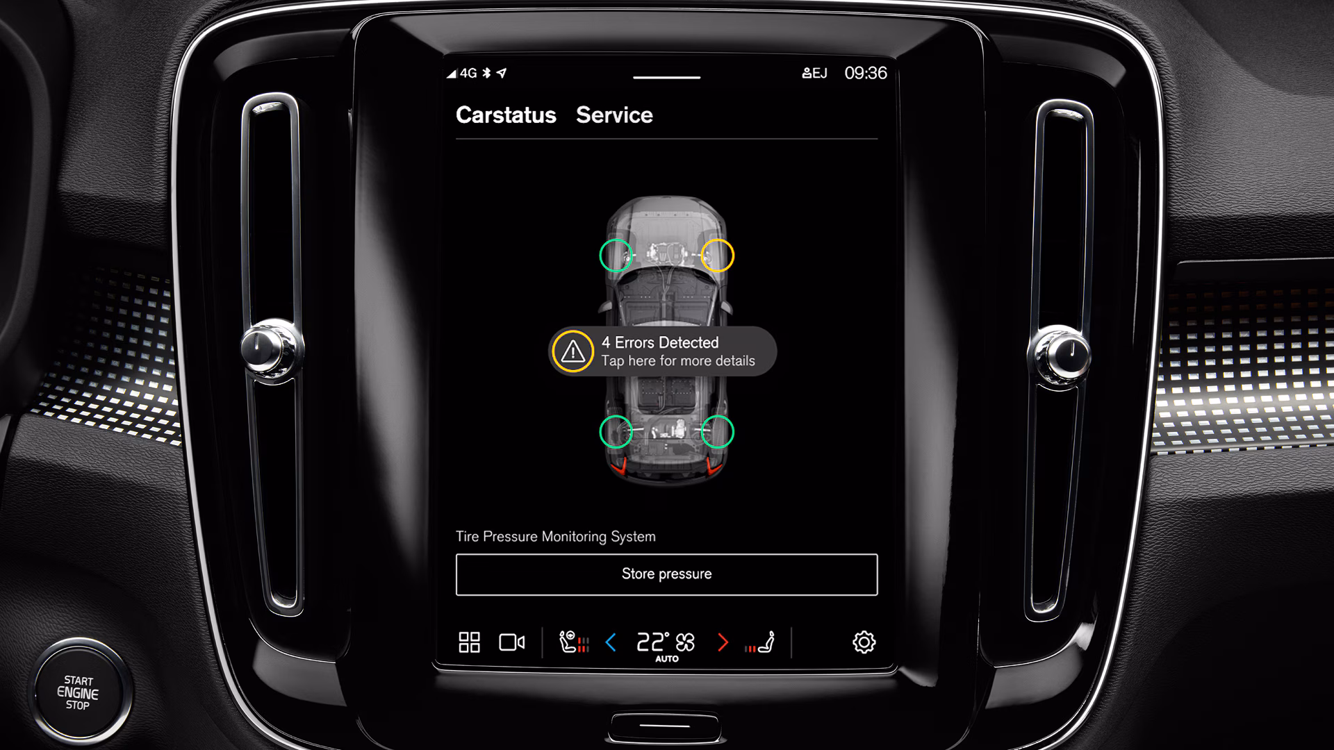 Центральный дисплей Volvo Cars отображает экран состояния автомобиля с предупреждением системы контроля давления в шинах с сообщением «Обнаружено 4 ошибки».