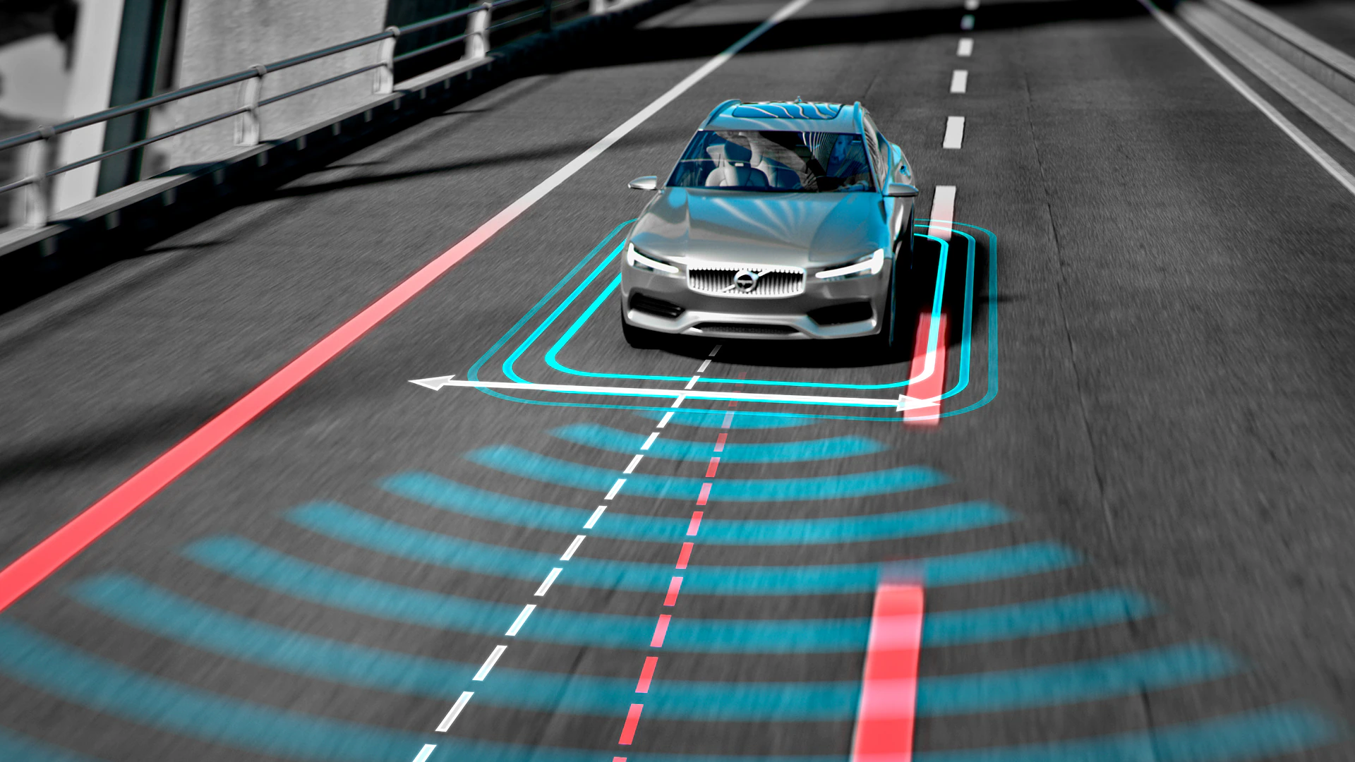 Автомобиль Volvo на шоссе демонстрирует передовые системы помощи водителю с цифровыми наложениями, иллюстрирующими удержание в полосе движения и обнаружение датчиков.