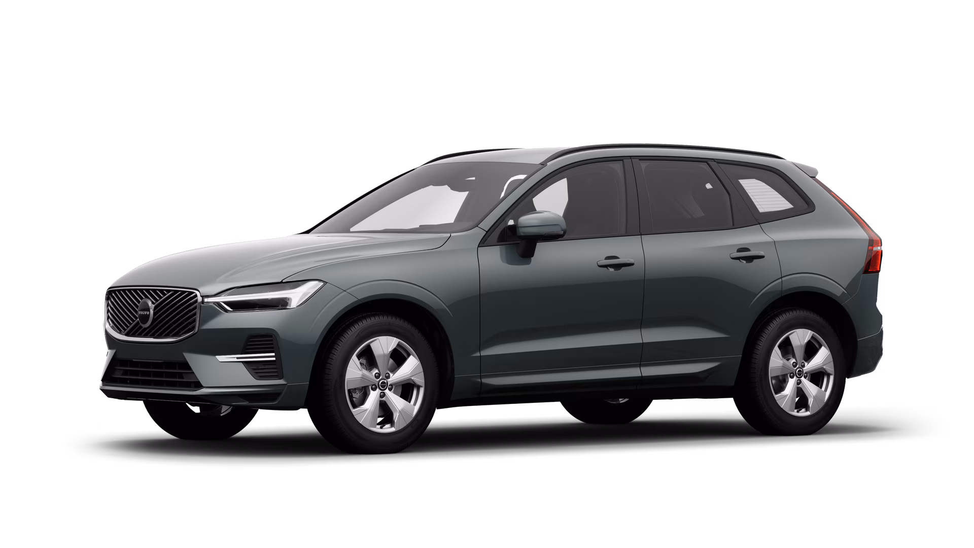 Экстерьер автомобиля Volvo в три четверти, однотонный студийный фон.