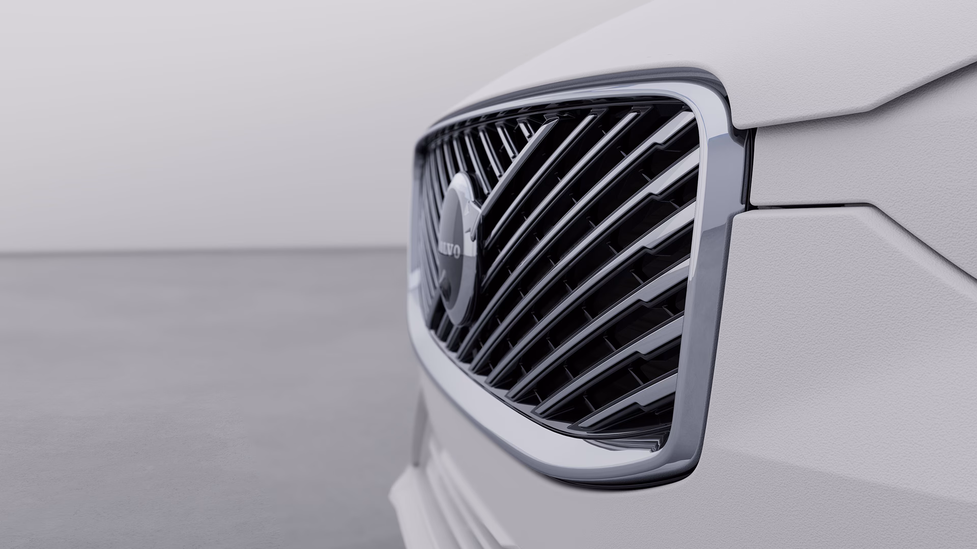 Решетка радиатора Volvo крупным планом с логотипом Volvo и характерными деталями дизайна.