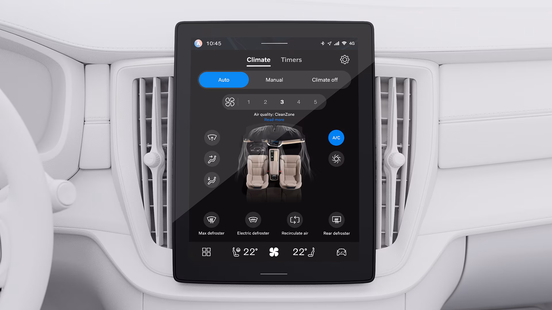 Крупный план центрального дисплея автомобиля Volvo, показывающий интерфейс климат-контроля с параметрами температуры, воздушного потока, качества воздуха и настроек размораживания.