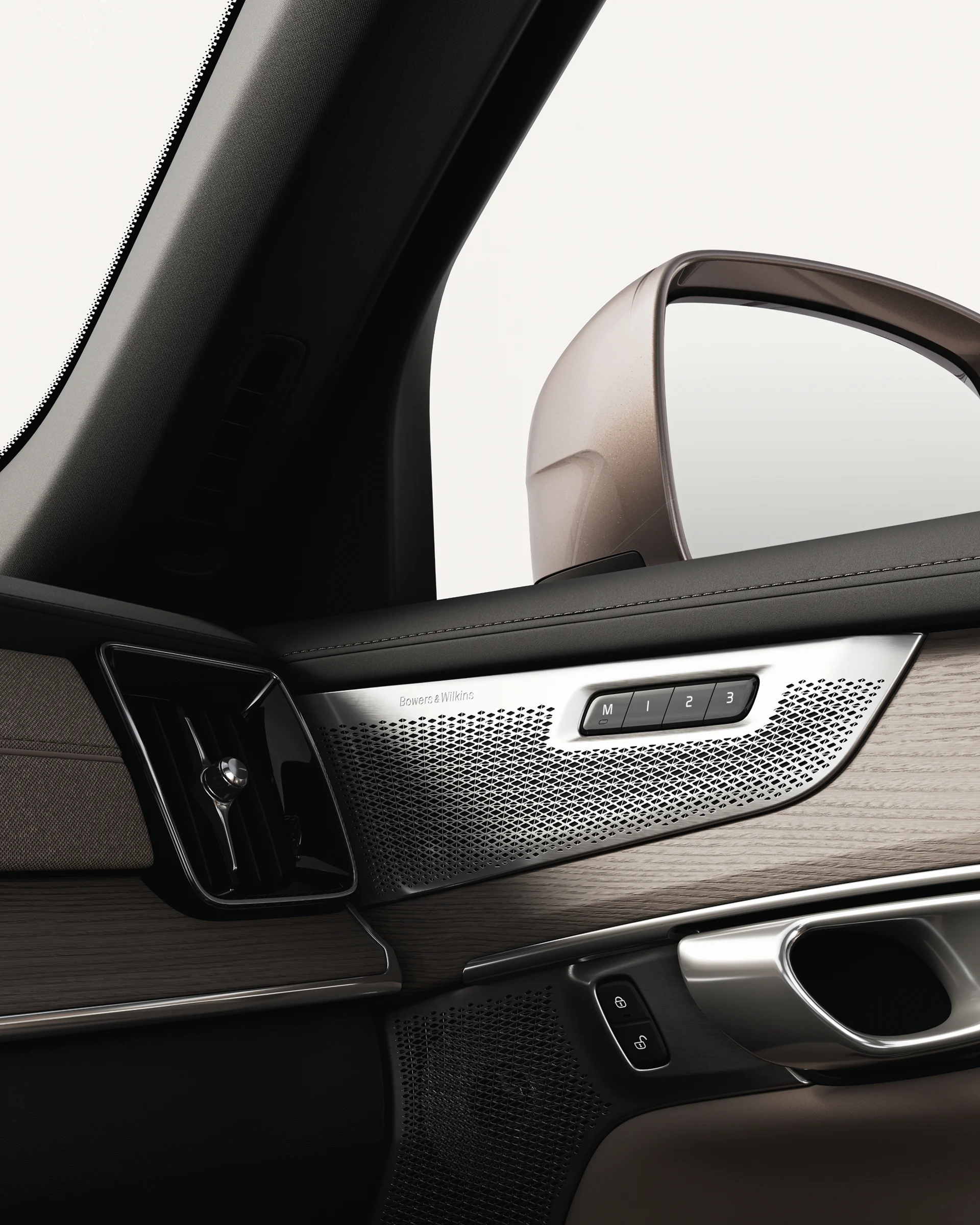 Динамик Volvo XC90 Bowers & Wilkins крупным планом