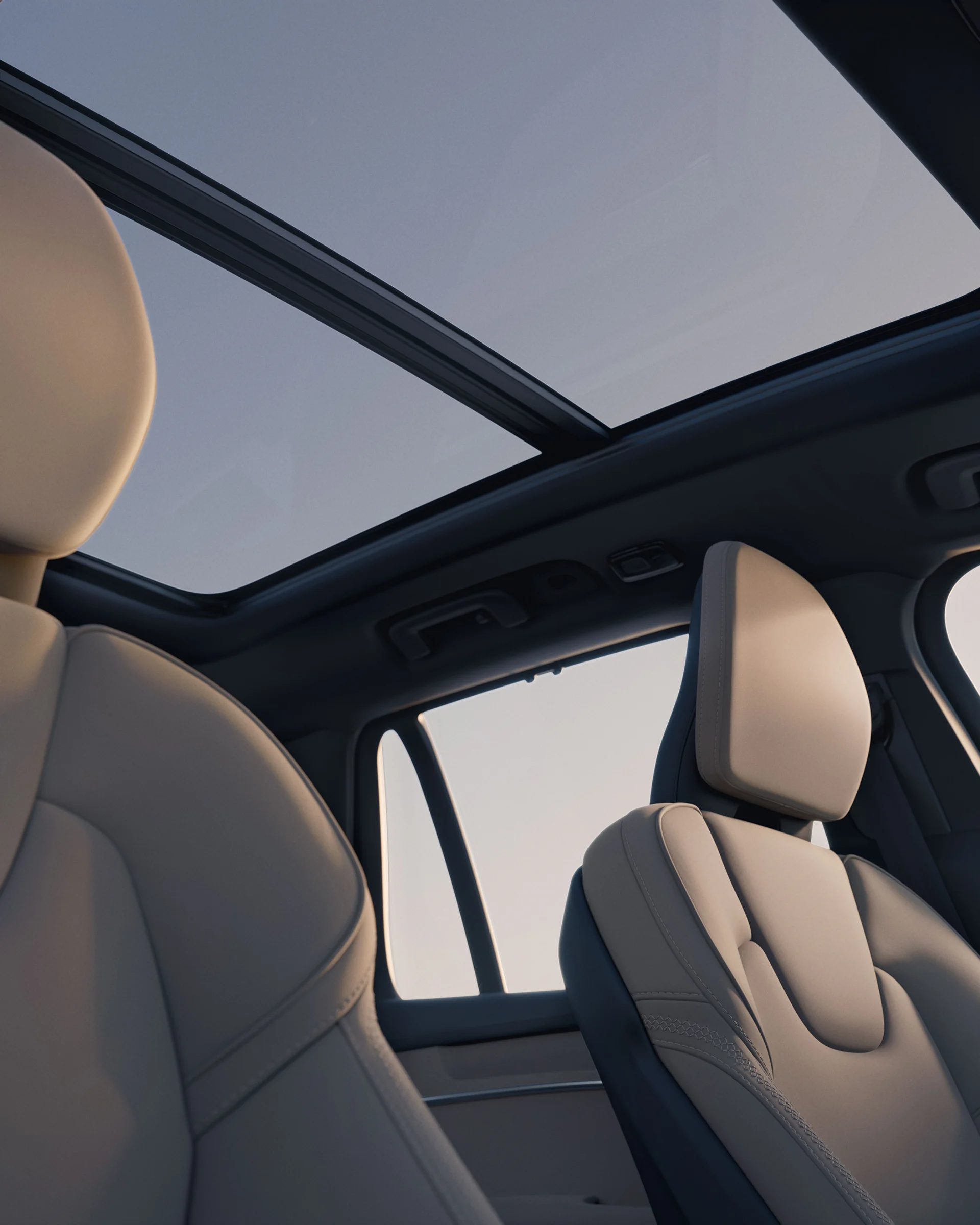 Панорамная крыша Volvo XC90 крупным планом с пассажирского сиденья 