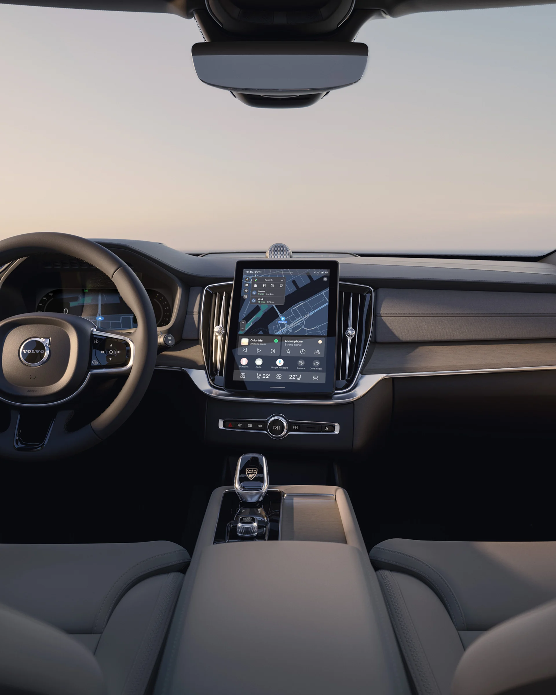 Приборная панель Volvo XC90, вид сзади, включая руль и сенсорный экран. 