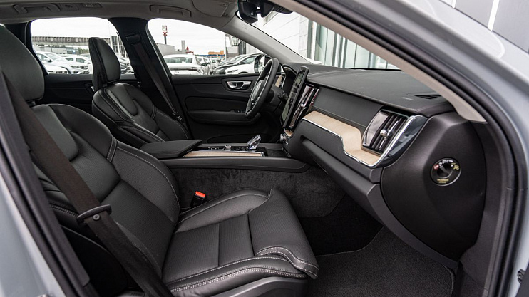 Volvo XC60 Plus