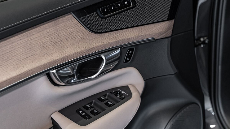 Volvo XC90 Plus