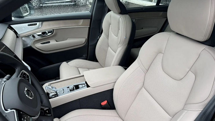 Volvo XC90 Plus