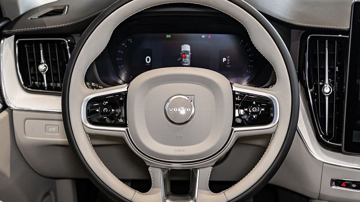 Volvo XC60 Plus