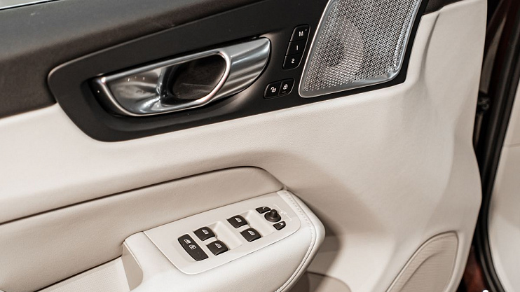 Volvo XC60 Plus