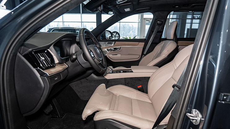 Volvo XC90 Plus