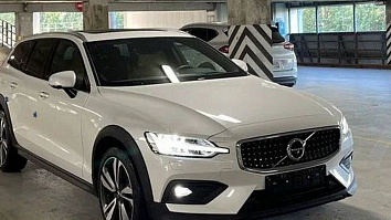 Volvo V60 Cross Country, II 2025
