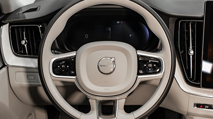 Volvo XC60 Plus