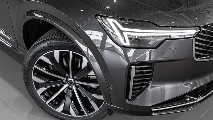 Volvo XC90 Plus