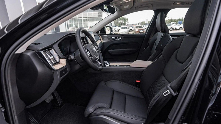Volvo XC60 Plus
