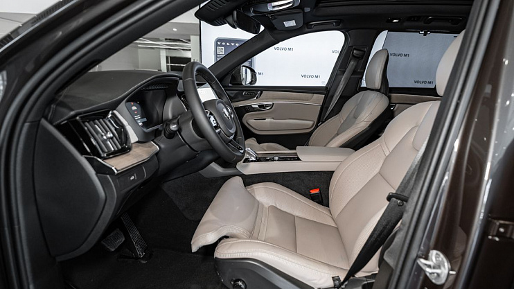 Volvo XC90 Plus